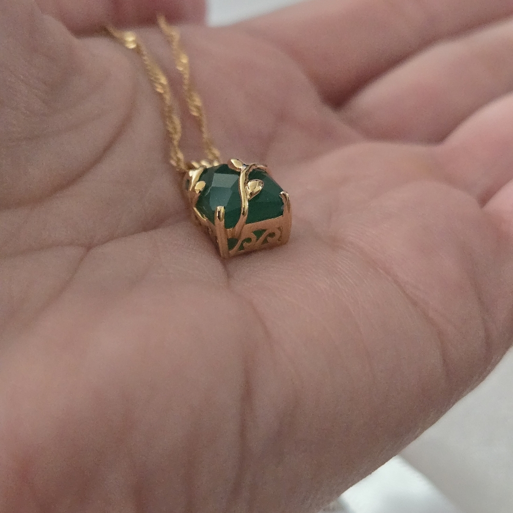 ❗️NEW❗️🌿Green Onyx 18k Yellow Gold Over Silver Pendant With Chain - Picture 4 of 9
